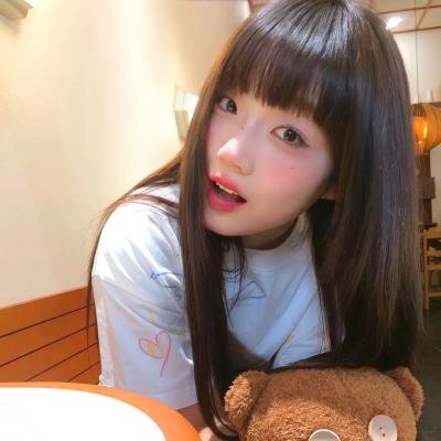 坐推土机的少女